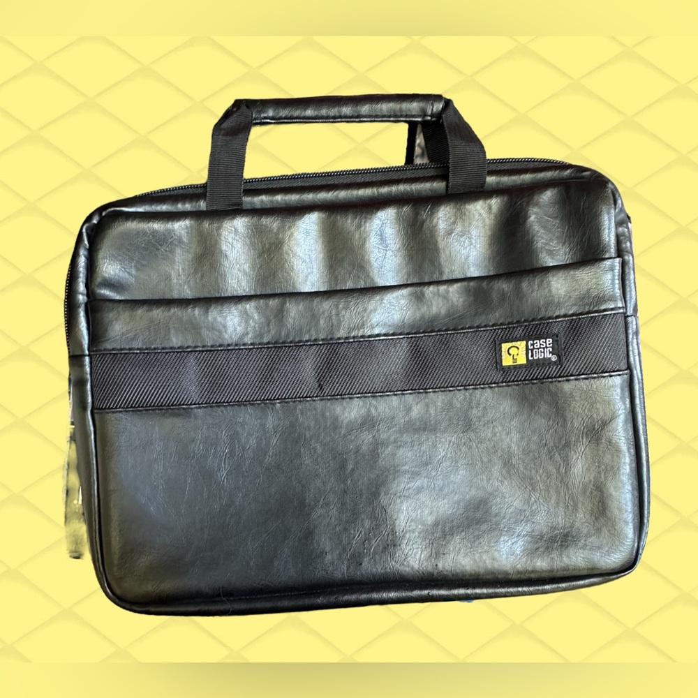 CASE LOGIC Zip Closure Electronic Case SZ 11”x 9”